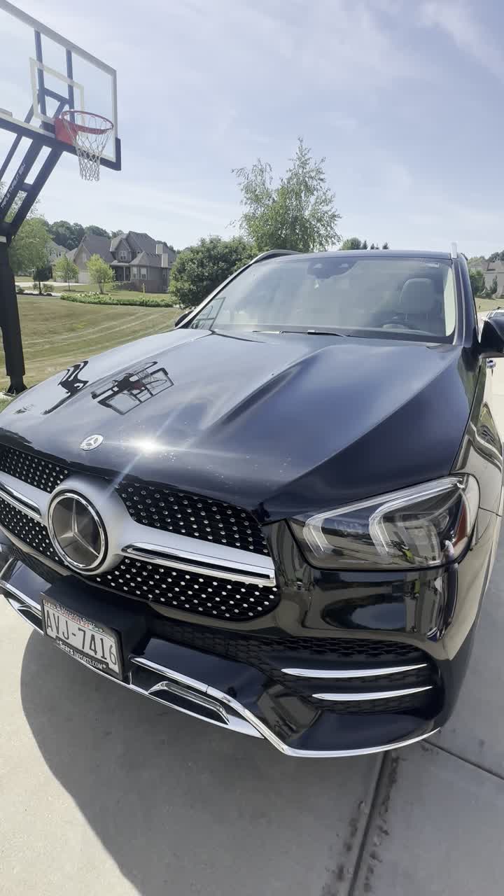Mercedes detailing clip 03