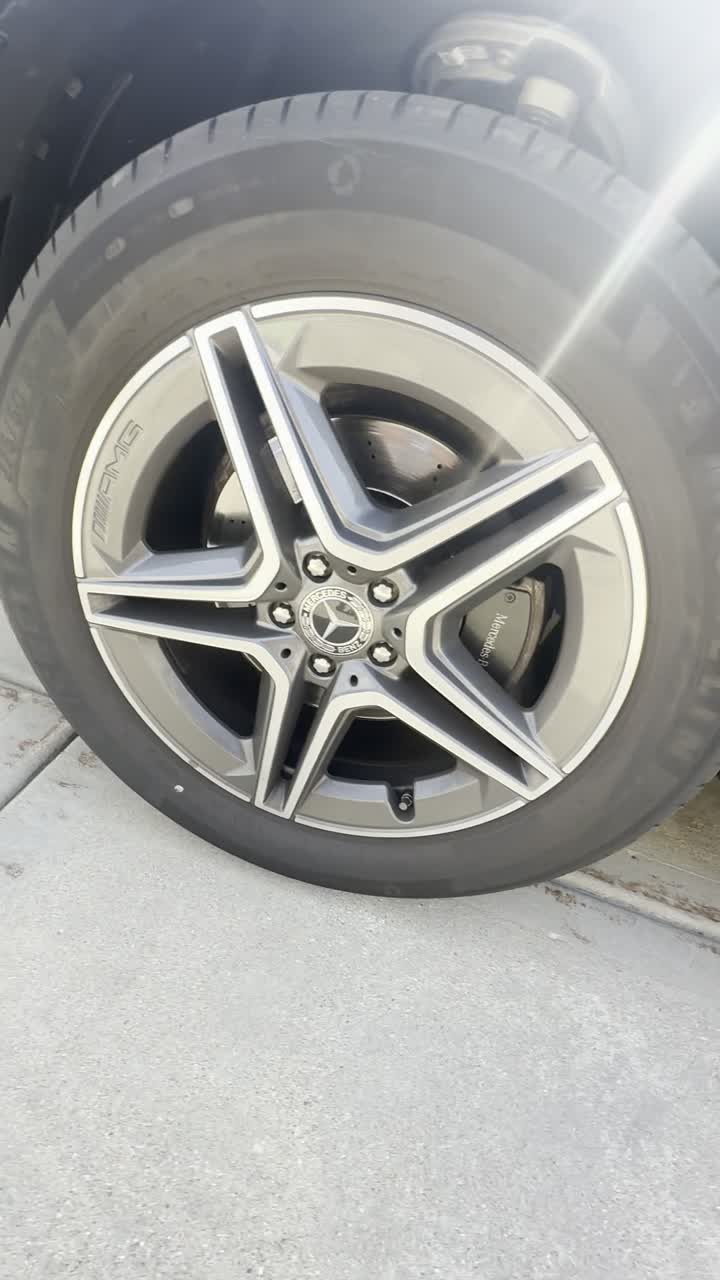 Mercedes detailing clip 04