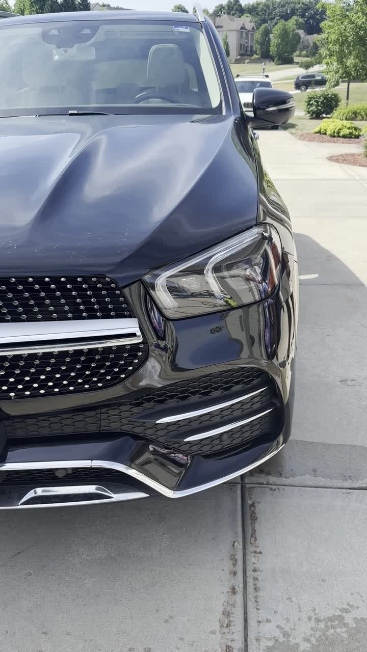 Mercedes detailing clip 06